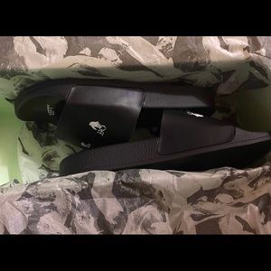 Off-white logo pool slides